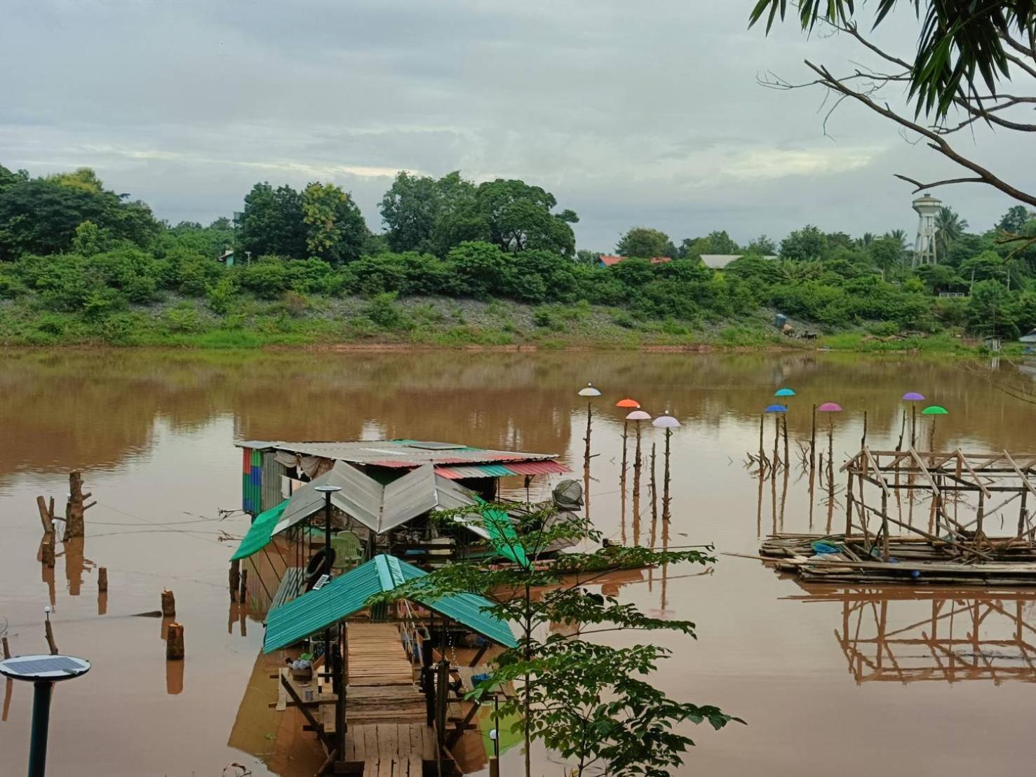 เฮือนน้ำน่าน House By The River Nan Uttaradit Exterior photo